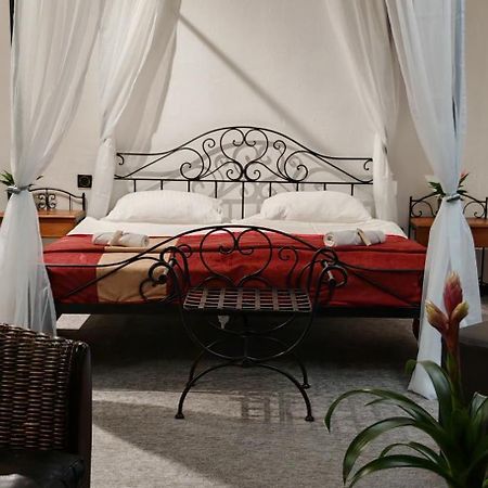 Hotel Plzensky Dvur ฟรีเดก-มีสเตก ภายนอก รูปภาพ