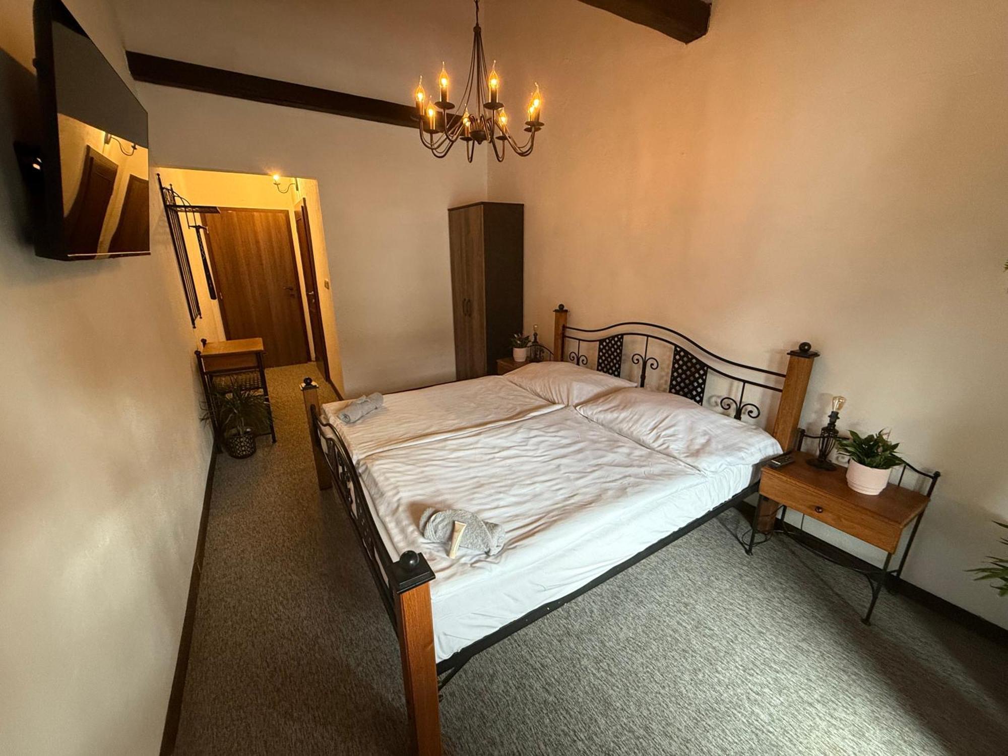 Hotel Plzensky Dvur ฟรีเดก-มีสเตก ภายนอก รูปภาพ