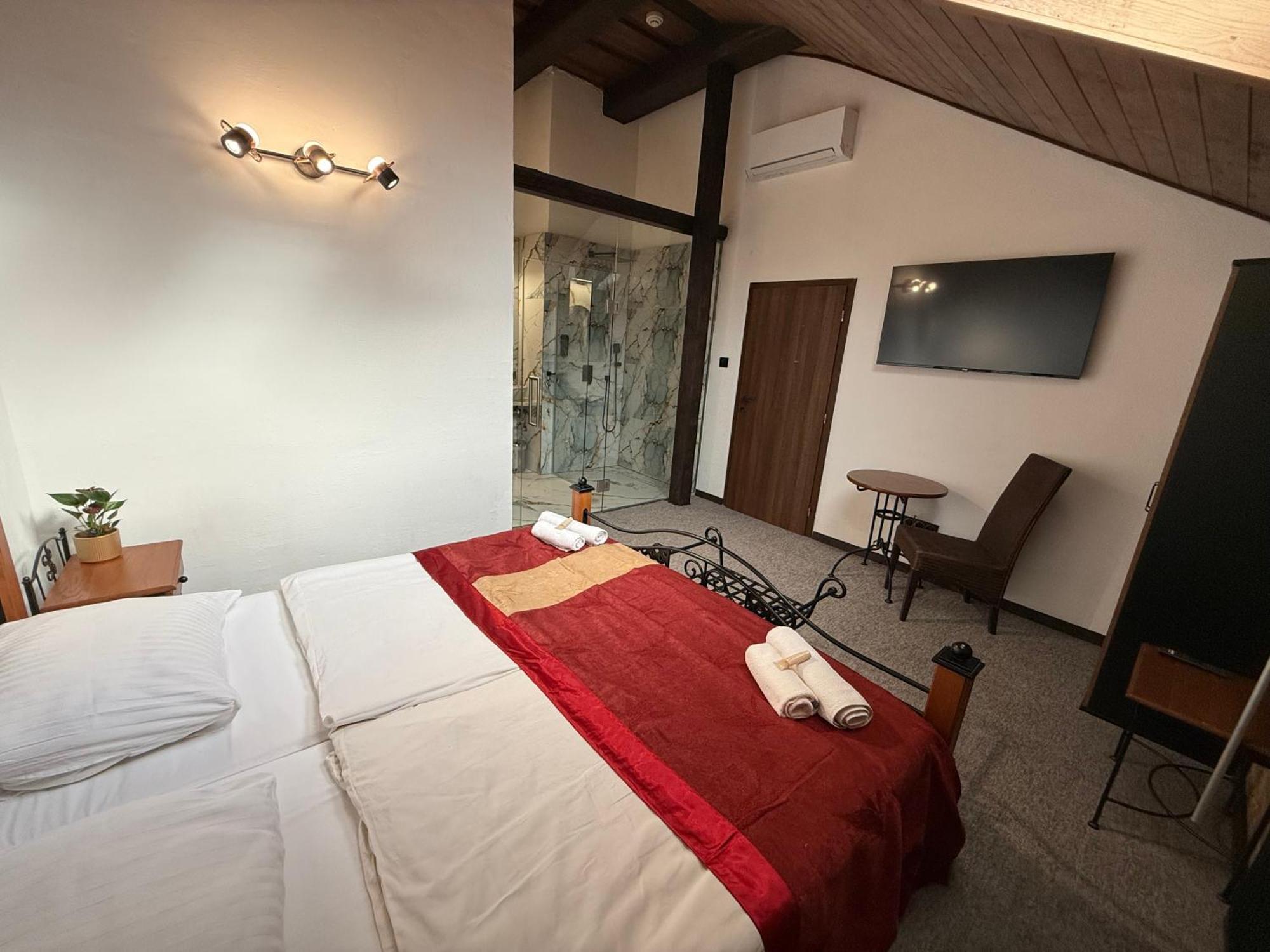 Hotel Plzensky Dvur ฟรีเดก-มีสเตก ภายนอก รูปภาพ
