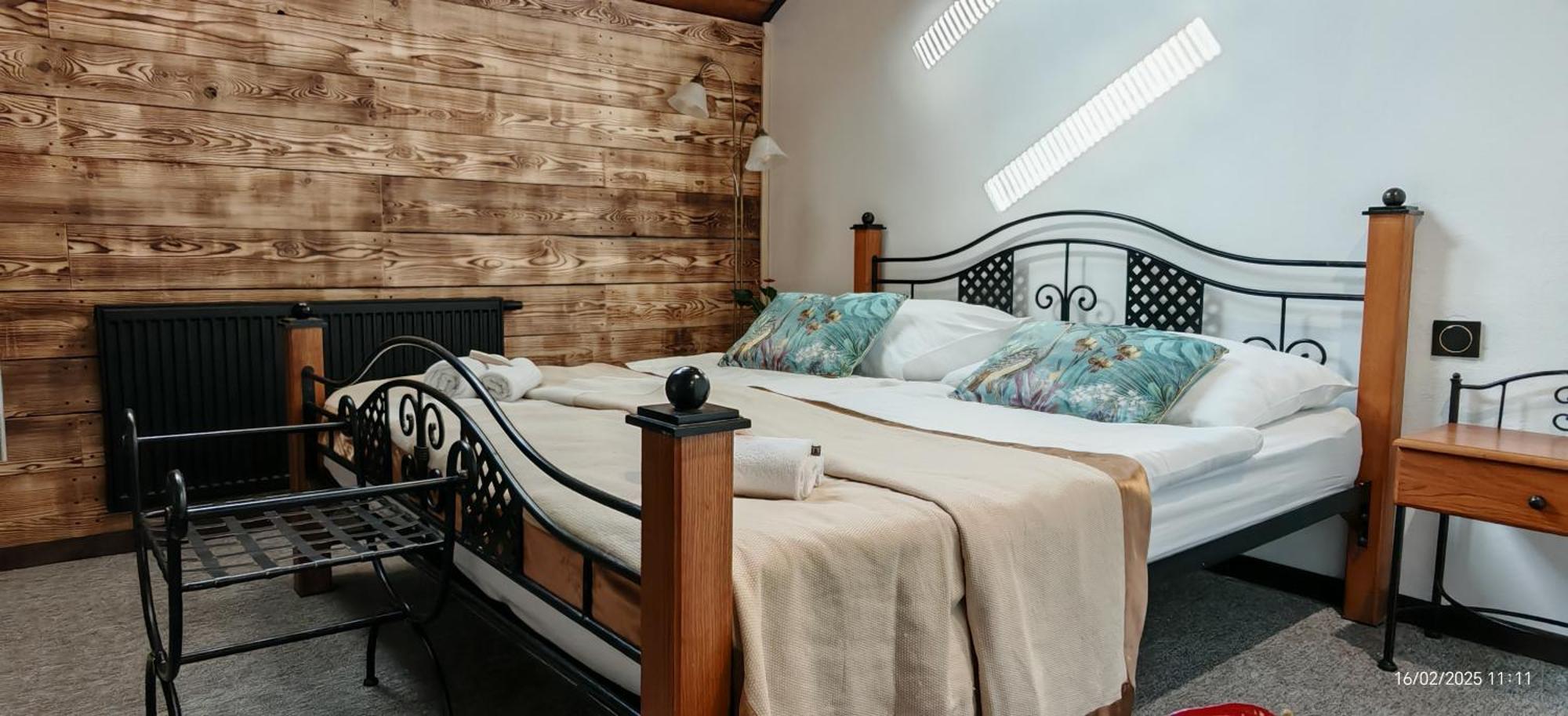Hotel Plzensky Dvur ฟรีเดก-มีสเตก ภายนอก รูปภาพ