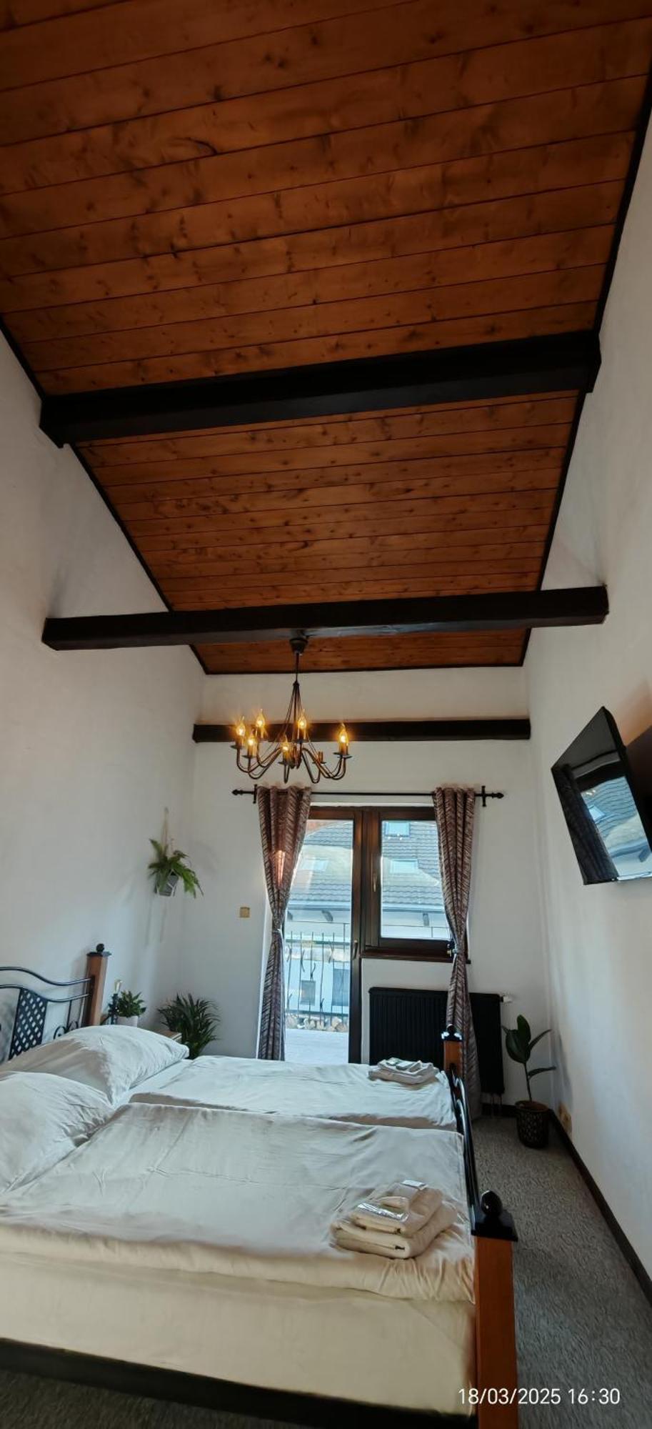 Hotel Plzensky Dvur ฟรีเดก-มีสเตก ภายนอก รูปภาพ